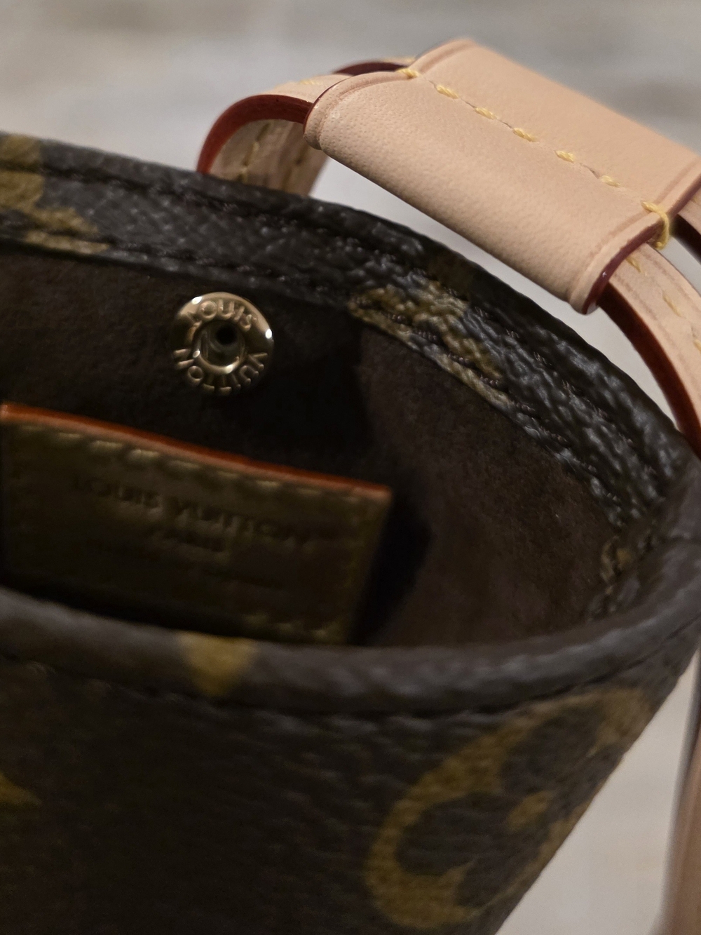 Authentic Louis Vuitton Monogram Sunglass Pouch - Picture 4 of 7
